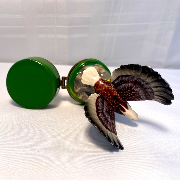 American Bald Eagle sits atop this hand painted porcelain keepsake box. - Picture 7 of 9